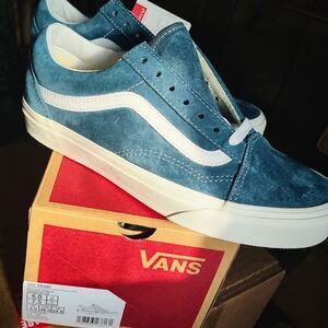 Vans Women's Old Skool Suede Blue and White Sneakers!